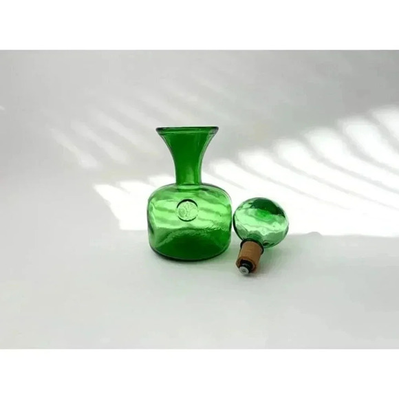 Vintage MCM Italian Empoli Glass Decanter W/ Stopper & Fluer de Lis Symbol Embos - Picture 5 of 10